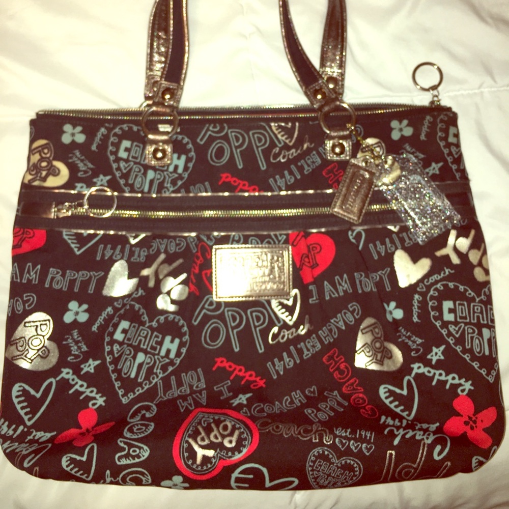 SOLD👛👜 EUC Coach Poppy Glam Hearts Tote 👛👜